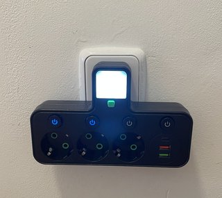 Regleta con 3 enchufes y 3 USB + Luz
