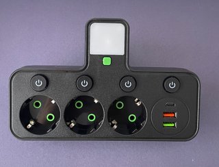 Regleta con 3 enchufes y 3 USB + Luz