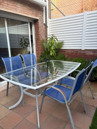 Mesa y 4 sillas de jardín/terraza