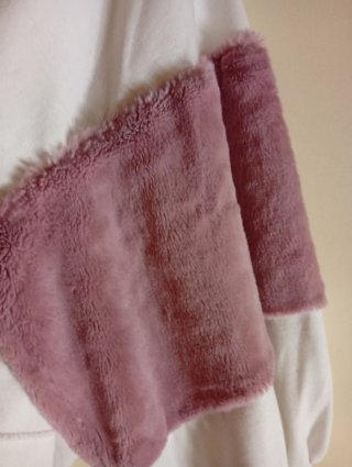 Sudadera Zara con mangas de pelo