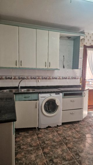 Muebles de cocina madera, metal y mármol.