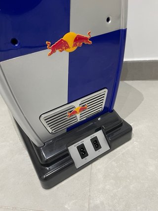 Mini frigorifero Red Bull stile stazione di servizio