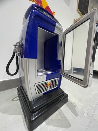Mini frigorifero Red Bull stile stazione di servizio