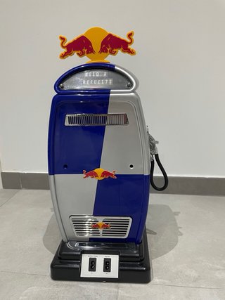Mini frigorifero Red Bull stile stazione di servizio