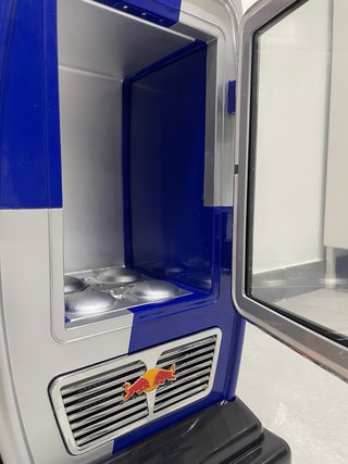 Mini frigorifero Red Bull stile stazione di servizio