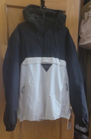 Anorak Pull&Bear Negro y Blanco