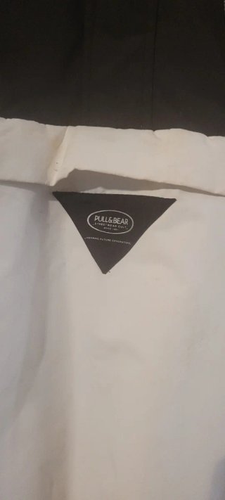Anorak Pull&Bear Negro y Blanco