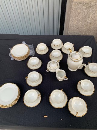 Vajilla de porcelana floral azul y dorada