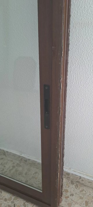 Ventana corredera aluminio marrón