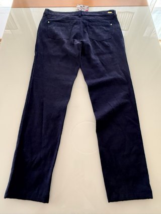 Pantalón azul marino con relieve