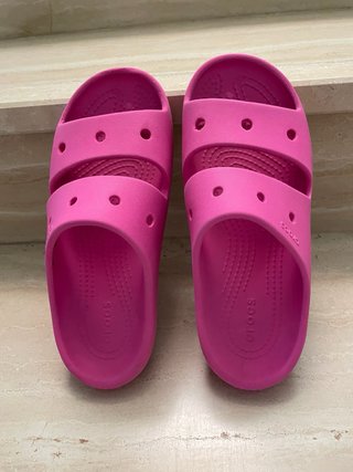 Chanclas Crocs rosas talla 37