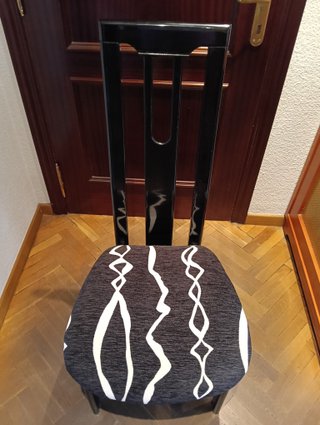 Sillas de comedor negras y blancas