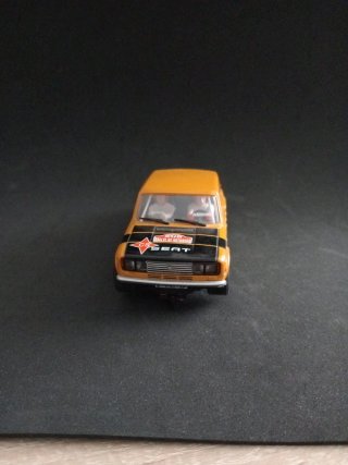 Coche Scalextric SEAT Naranja Nº 2
