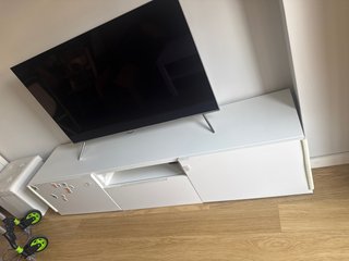 Mueble blanco para la tele