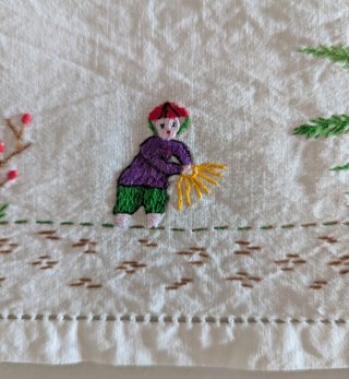 Camino de mesa bordado a mano