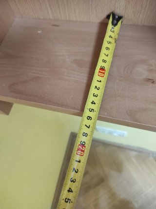 Estantería de madera marrón