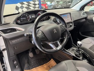 Peugeot 2008 1.2 i