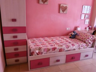 Dormitorio infantil ,3 armarios,cama, estanterías
