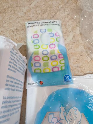 Protectores de cama y baberos desechables