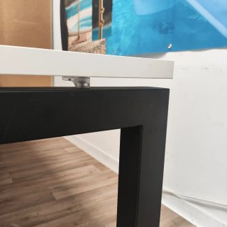 Mesa de oficina 122x240 cm. Con espacio para cable