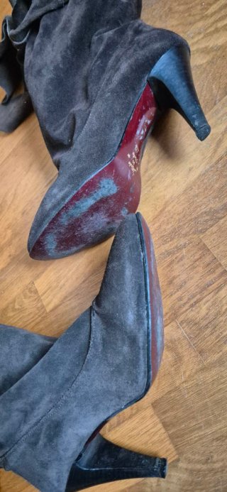Stivali scamosciati marroni con tacco