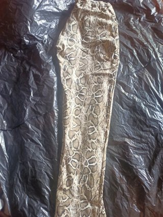 Pantalón estampado serpiente mujer