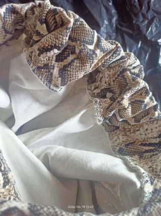 Pantalón estampado serpiente mujer