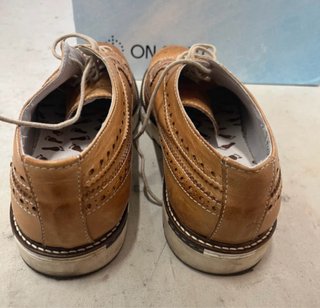 Zapatos de vestir marrones
