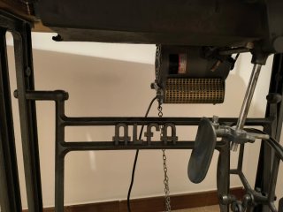Máquina de coser industrial Alfa con motor