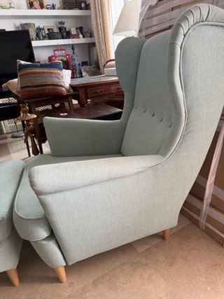 Sillón orejero y reposapiés