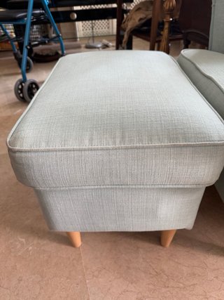 Sillón orejero y reposapiés