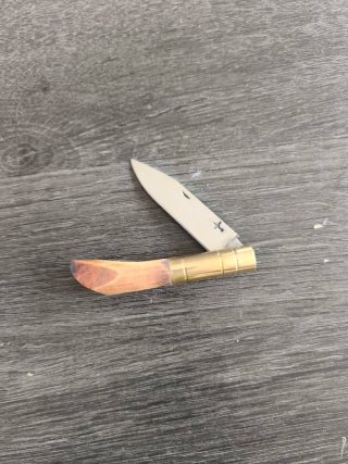 Navaja artesanal madera y latón