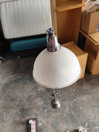 Lampada a sospensione in vetro e metallo