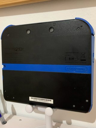 Nintendo 2DS Negra + Cargador Original