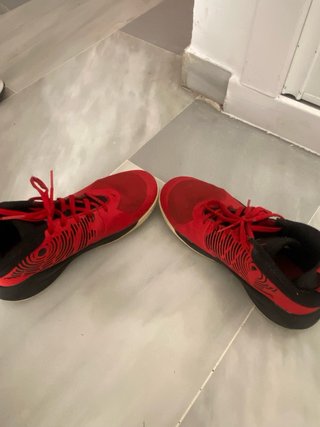Zapatillas Baloncesto Nike Rojas y Negras