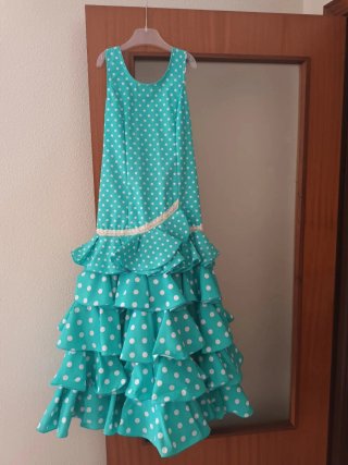 Traje de flamenca con volantes y lunares 11-12 año
