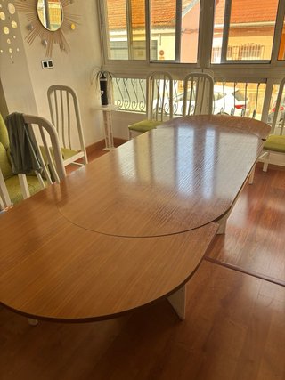 Mesa extensible y 6 sillas