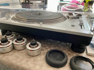 Tocadiscos Technics SL-1200GR + Pies Isonoe