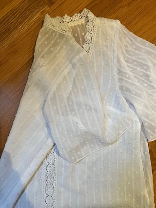 Blusa blanca con encaje