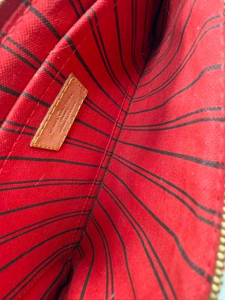 Louis Vuitton Pochette Monogram Marrón/Rojo