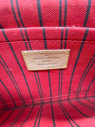 Louis Vuitton Pochette Monogram Marrón/Rojo