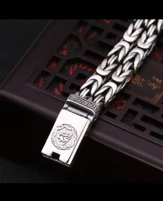 Pulsera de plata de ley S925 con diseño de cadena.