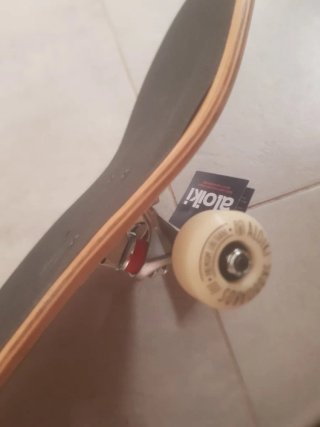 Skate Aloiki con diseño de camioneta