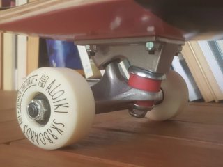 Skate Aloiki con diseño de camioneta