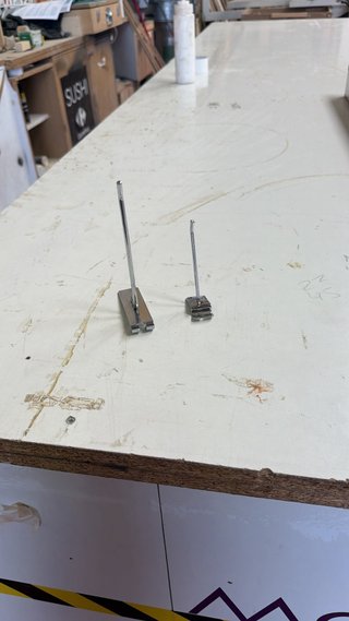 Enganches para estanterías de metal