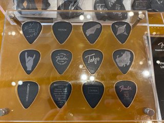 Púas Fender Flagship Tokyo-Japón Limited Oro
