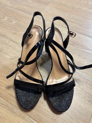 Tacones negros con brillos