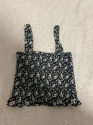 Top floral negro y blanco con tirantes