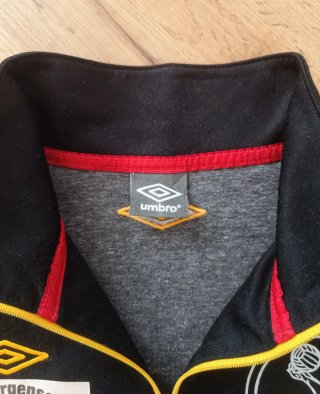 Sudadera Umbro negra talla 164/XS