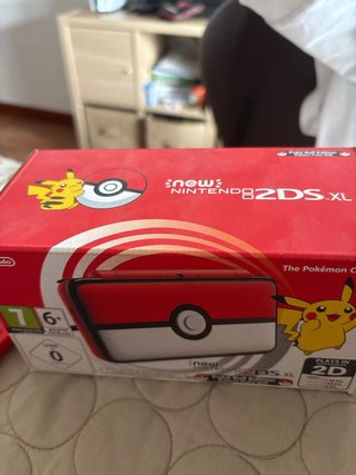 Nintendo 2DS XL Edición Poké Ball